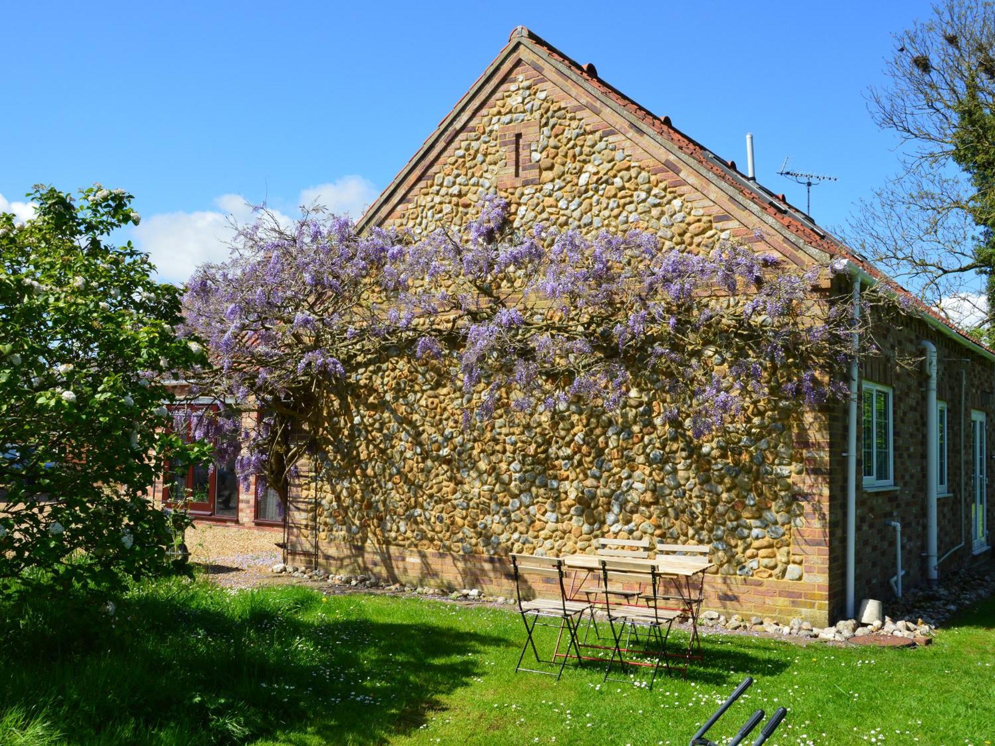 Wisteria Cottage Gayton  エクステリア 写真