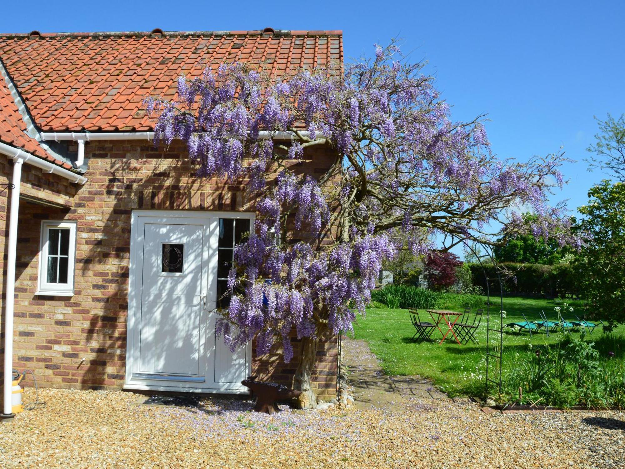 Wisteria Cottage Gayton  エクステリア 写真